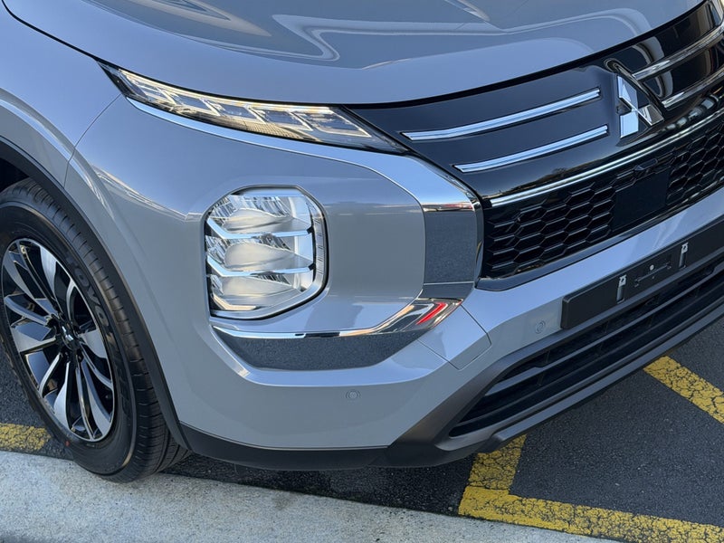 2026 Mitsubishi Outlander 2.5P LS 4WD CVT - FAC... image 3