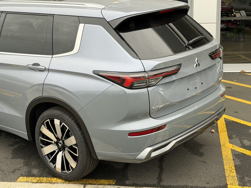 2026 Mitsubishi Outlander 2.5P VRX 2WD CVT - YA... image 5