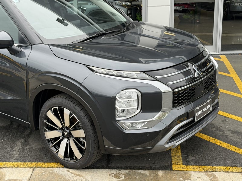 2026 Mitsubishi Outlander 2.5P VRX 2WD CVT - YA... image 2