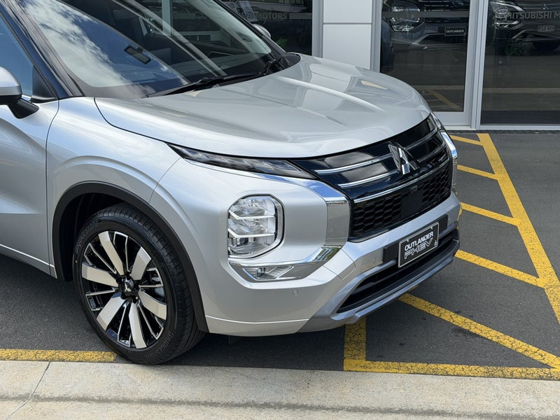 2026 Mitsubishi Outlander 2.5P VRX 2WD CVT - YA... image 3