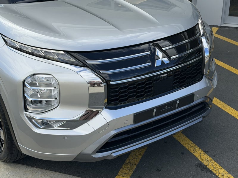 2026 Mitsubishi Outlander 2.5P VRX 2WD CVT - YA... image 4