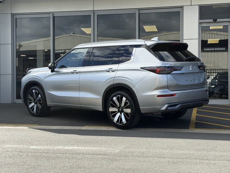 2026 Mitsubishi Outlander 2.5P VRX 2WD CVT - YA... image 5