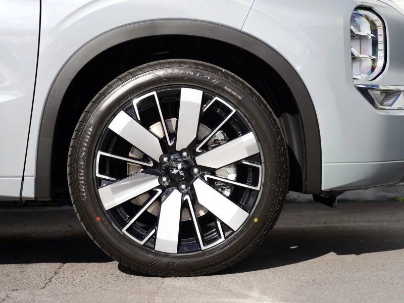 2026 Mitsubishi Outlander 2.5P VRX 4WD CVT image 3