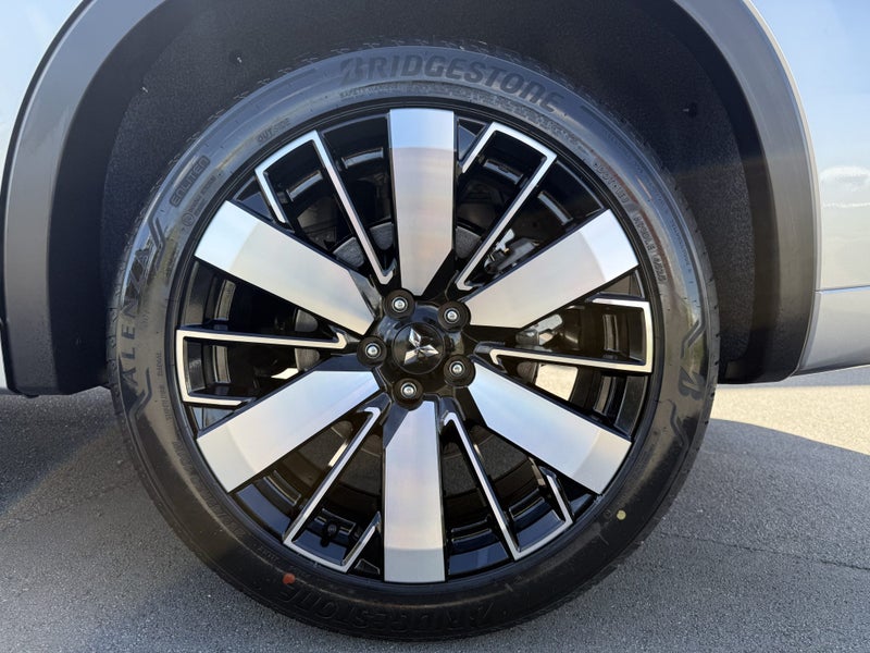 2026 Mitsubishi Outlander 2.5P VRX 4WD CVT image 3