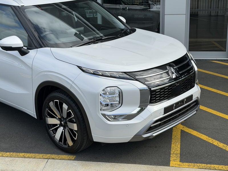 2026 Mitsubishi Outlander 2.5P VRX 4WD CVT - YA... image 2