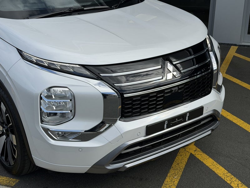 2026 Mitsubishi Outlander 2.5P VRX 4WD CVT - YA... image 3