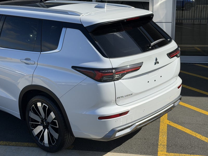 2026 Mitsubishi Outlander 2.5P VRX 4WD CVT - YA... image 4