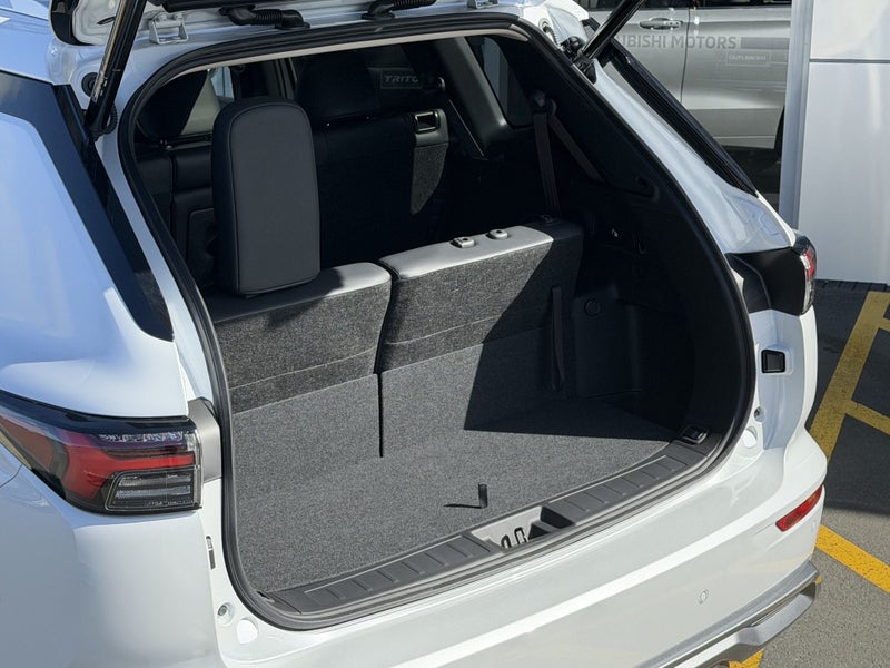 2026 Mitsubishi Outlander 2.5P VRX 4WD CVT - YA... image 5