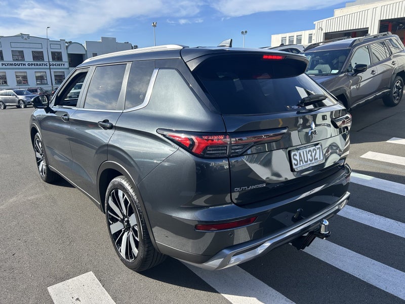 2026 Mitsubishi Outlander 2.5P XLS 2WD image 3