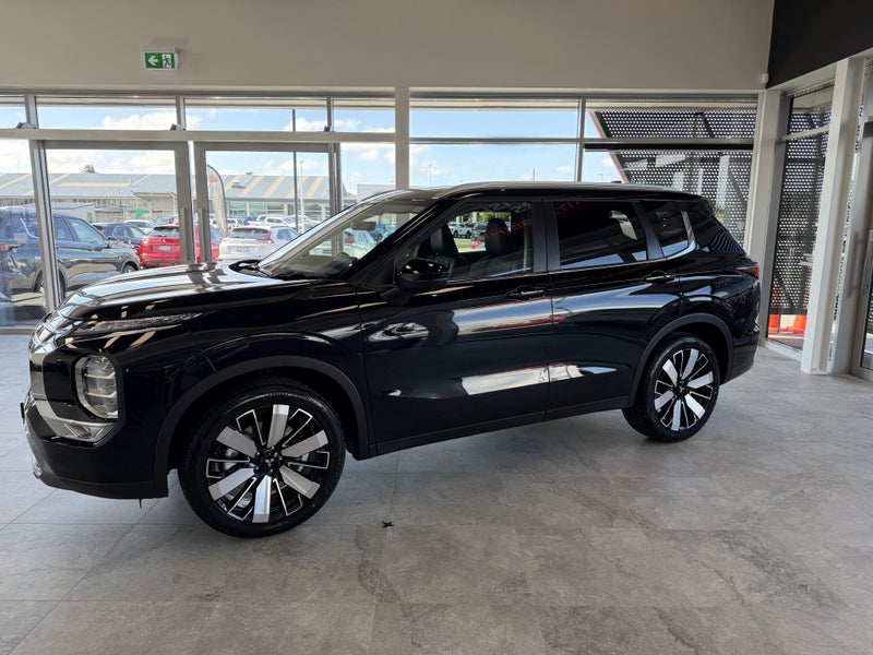 2026 Mitsubishi Outlander 2.5P XLS 2WD CVT image 3