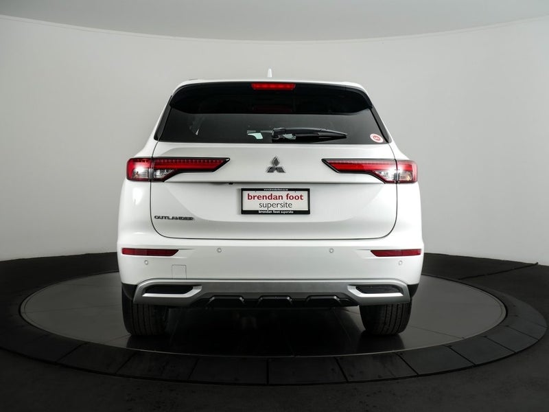 2026 Mitsubishi Outlander 2.5P XLS 2WD CVT 7 SE... image 2