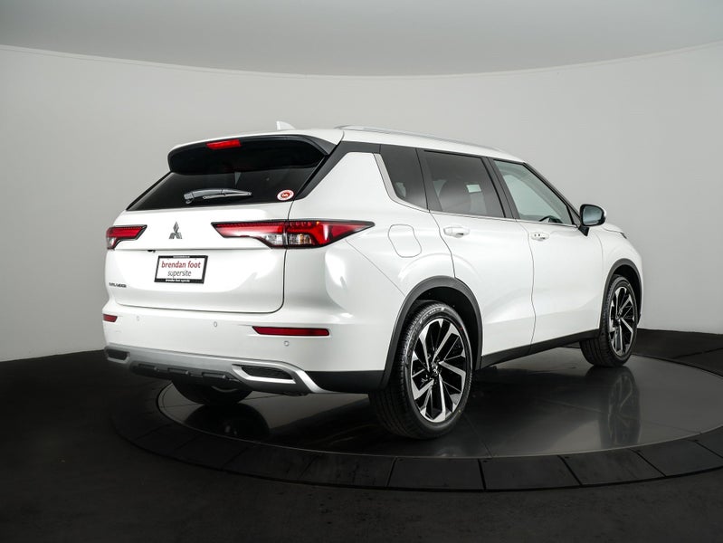 2026 Mitsubishi Outlander 2.5P XLS 2WD CVT 7 SE... image 4