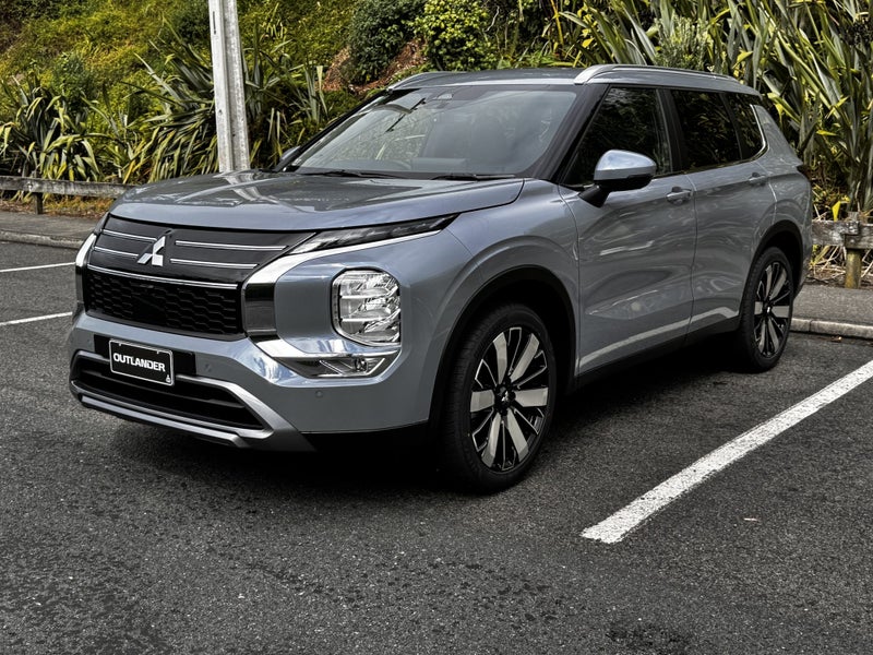 2026 Mitsubishi Outlander 2.5P XLS 2WD CVT image 3