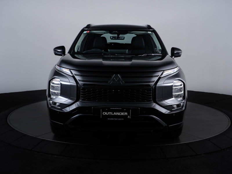 2026 Mitsubishi Outlander 2.5P XLS 4WD Black Out image 2