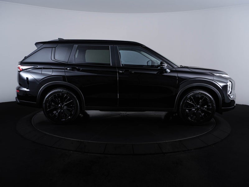 2026 Mitsubishi Outlander 2.5P XLS 4WD Black Out image 3