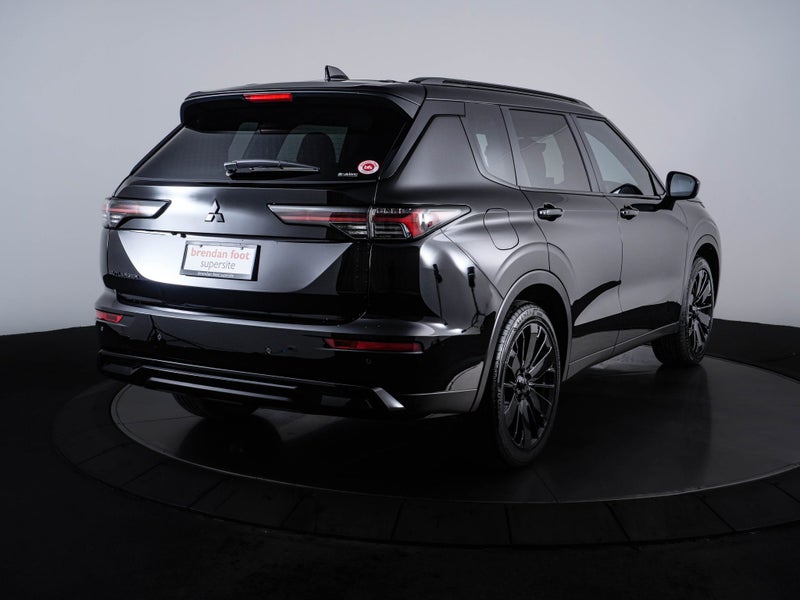 2026 Mitsubishi Outlander 2.5P XLS 4WD Black Out image 4