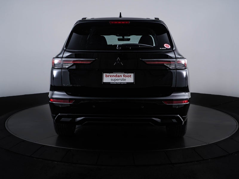 2026 Mitsubishi Outlander 2.5P XLS 4WD Black Out image 5