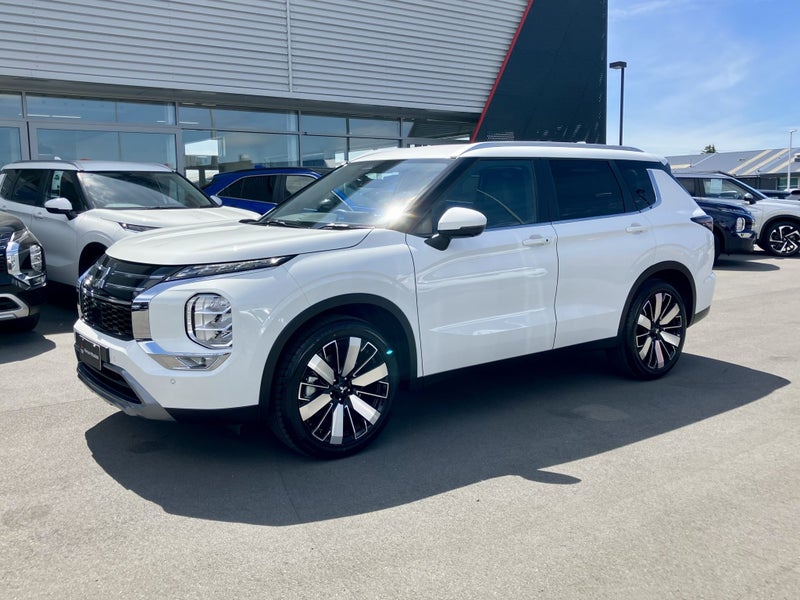 2026 Mitsubishi Outlander 2.5P XLS 4WD CVT image 4