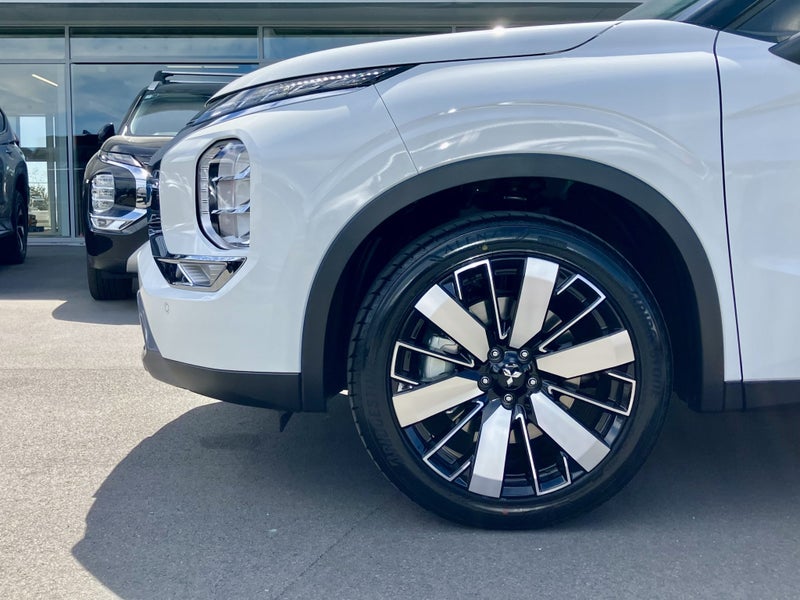 2026 Mitsubishi Outlander 2.5P XLS 4WD CVT image 5