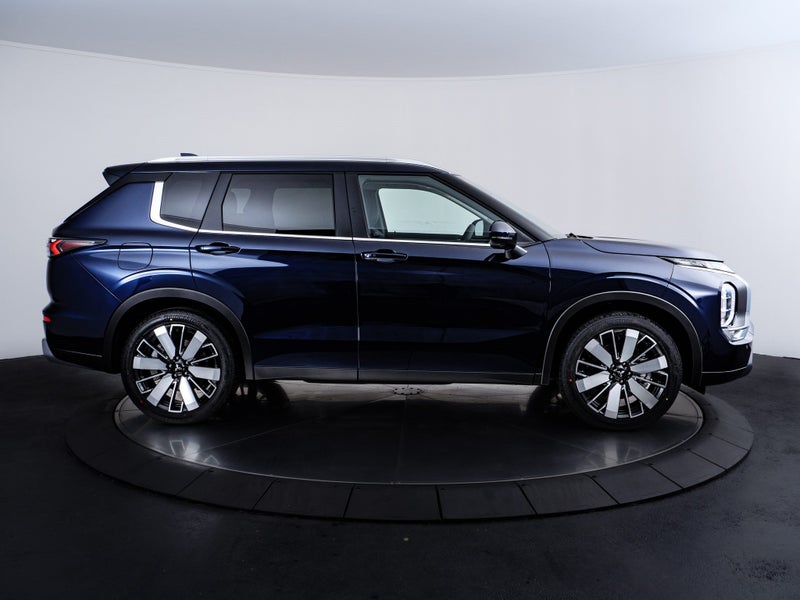 2026 Mitsubishi Outlander 2.5P XLS 4WD CVT 7 SE... image 2