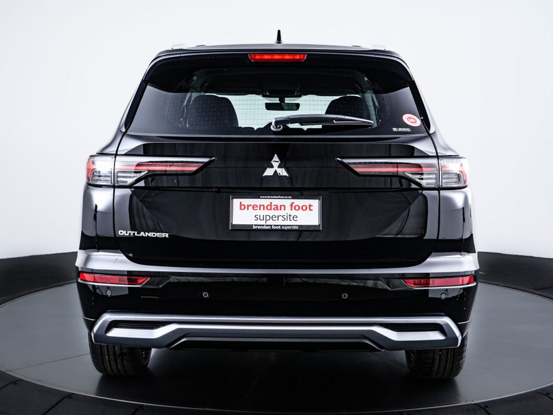 2026 Mitsubishi Outlander 2.5P XLS 4WD CVT 7 SE... image 4