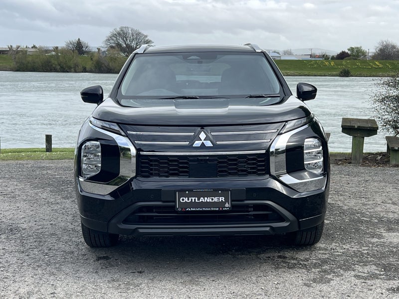 2026 Mitsubishi Outlander 4WD LS image 2
