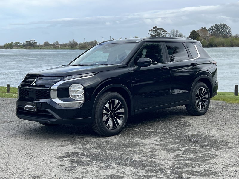 2026 Mitsubishi Outlander 4WD LS image 3