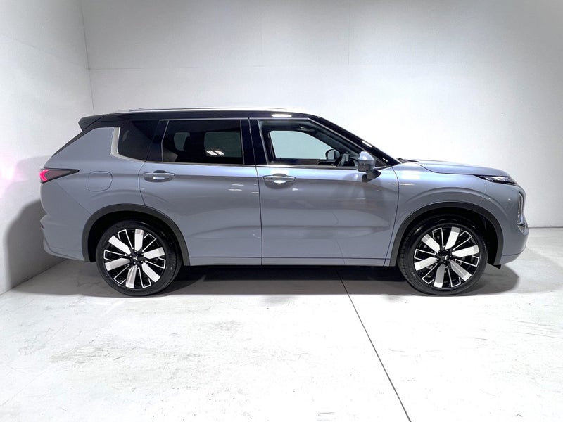 2026 Mitsubishi Outlander EXCEED 2.5 4WD - NEW... image 3