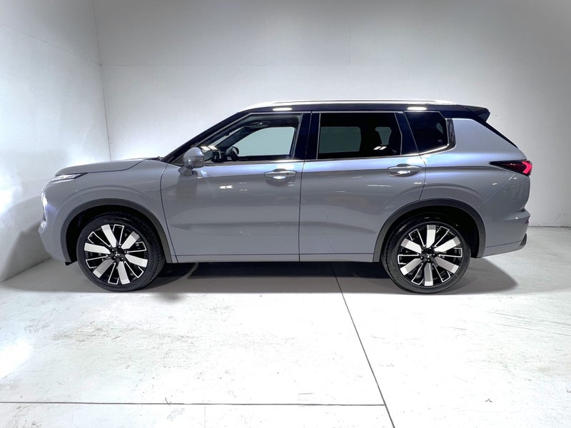 2026 Mitsubishi Outlander EXCEED 2.5 4WD - NEW... image 4