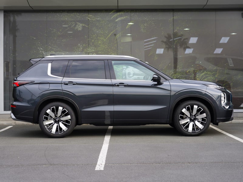 2026 Mitsubishi Outlander EXCEED 2.5 PETROL 2WD... image 3