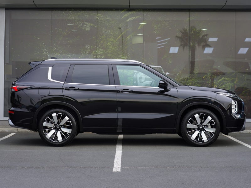2026 Mitsubishi Outlander EXCEED 2.5 PETROL 2WD... image 3