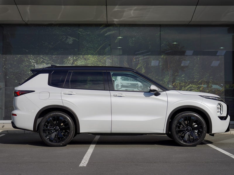 2026 Mitsubishi Outlander EXCEED 2.5 PETROL 2WD... image 3