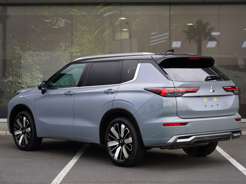 2026 Mitsubishi Outlander EXCEED 2.5 PETROL 4WD... image 2