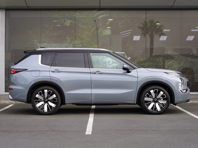2026 Mitsubishi Outlander EXCEED 2.5 PETROL 4WD... image 3