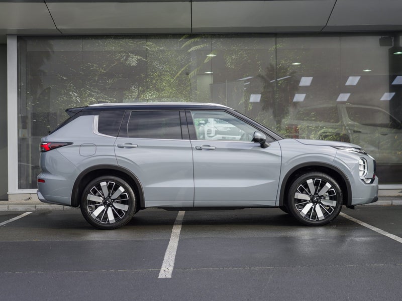 2026 Mitsubishi Outlander EXCEED 2.5 PETROL 4WD... image 2