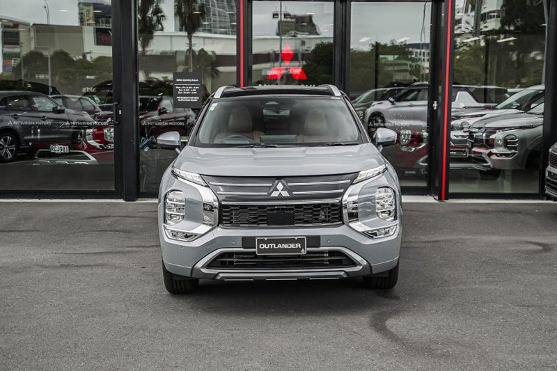 2026 Mitsubishi Outlander Exceed 2WD image 3