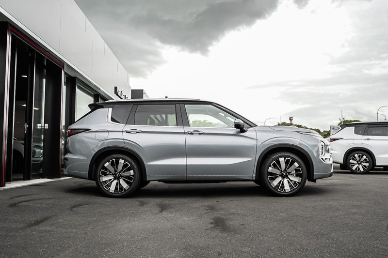 2026 Mitsubishi Outlander Exceed 2WD image 5