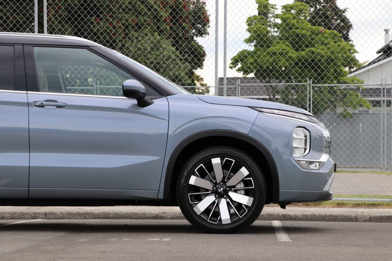 2026 Mitsubishi Outlander Exceed 2WD image 4