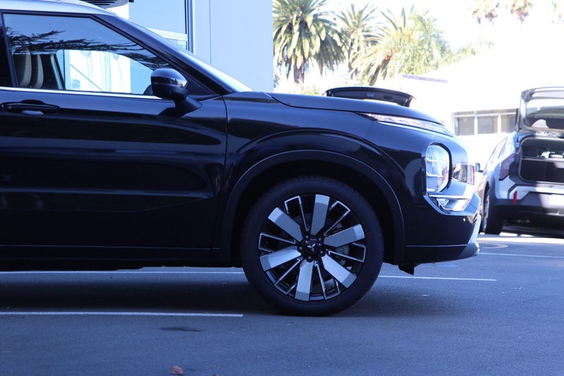2026 Mitsubishi Outlander Exceed 2WD image 4