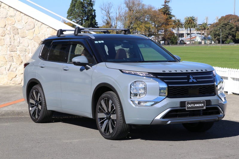 2026 Mitsubishi Outlander Exceed 2WD image 1