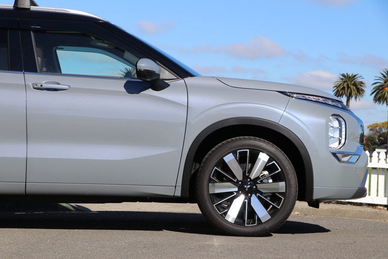 2026 Mitsubishi Outlander Exceed 2WD image 4