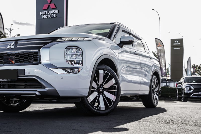 2026 Mitsubishi Outlander EXCEED 4WD image 2