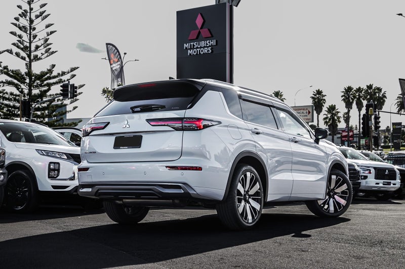 2026 Mitsubishi Outlander EXCEED 4WD image 4