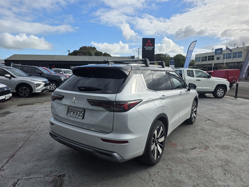 2026 Mitsubishi Outlander Exceed 4WD 2.5P image 2