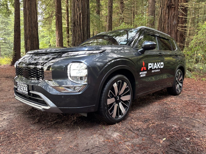 2026 Mitsubishi Outlander EXCEED 4WD image 3