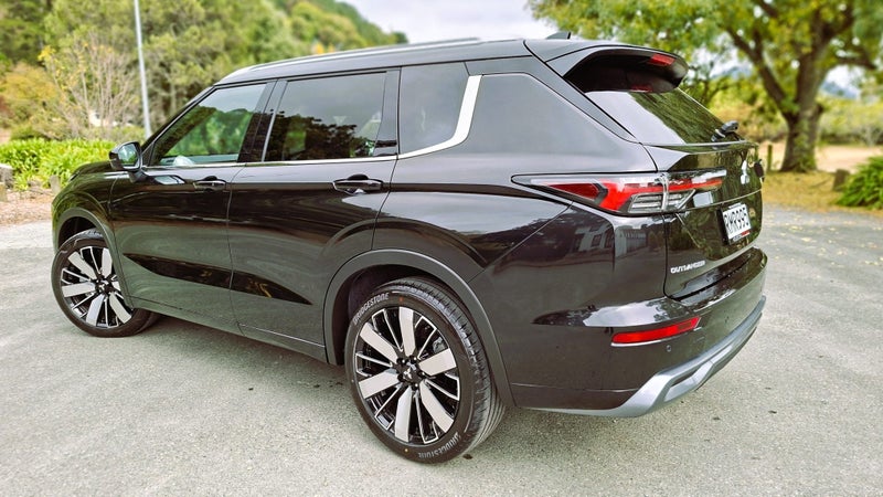 2026 Mitsubishi Outlander Exceed AWD - 5/10 Yea... image 4