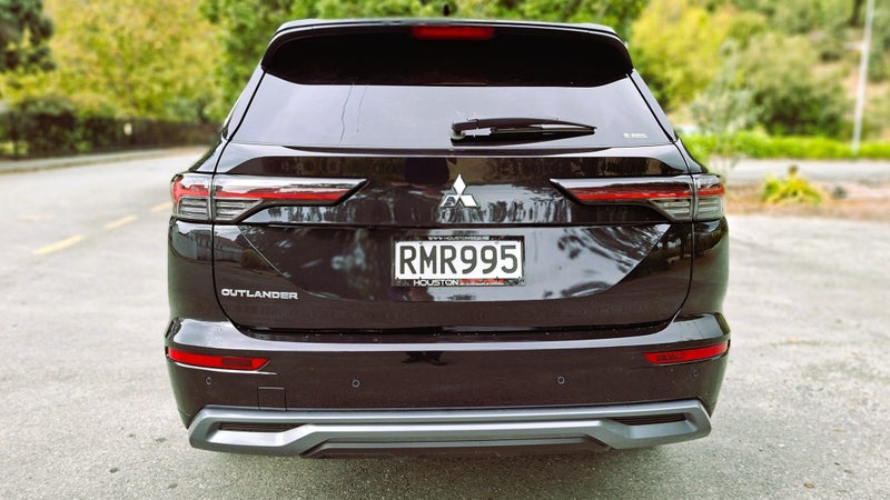 2026 Mitsubishi Outlander Exceed AWD - 5/10 Yea... image 5