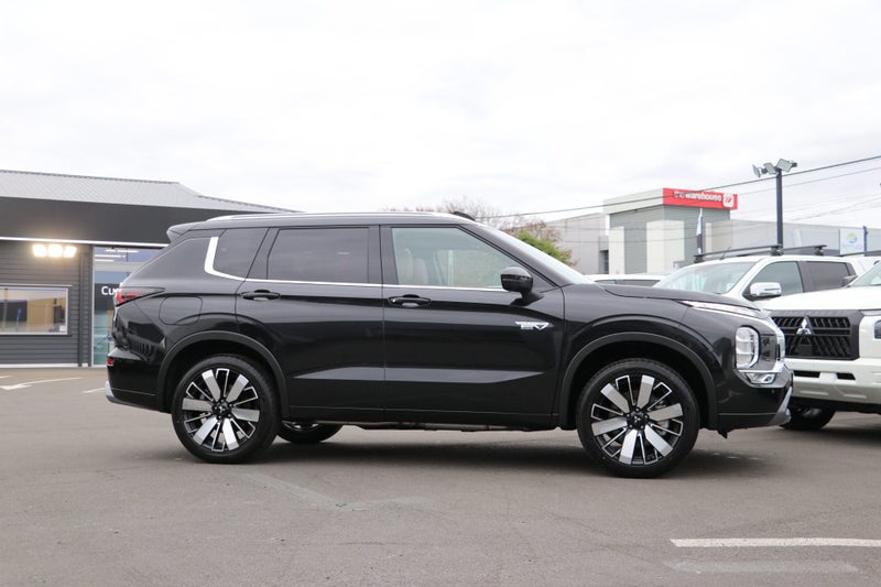 2026 Mitsubishi Outlander EXCEED PHEV/4WD/AT image 3