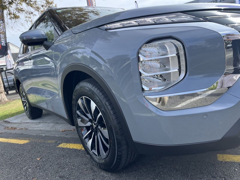 2026 Mitsubishi Outlander LS image 3