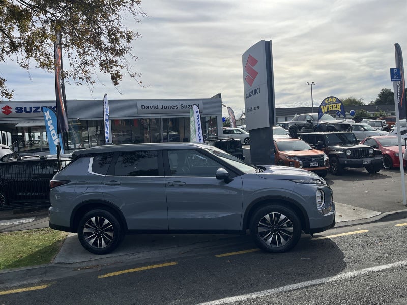 2026 Mitsubishi Outlander LS image 4